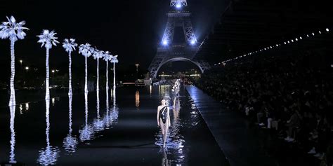 La sfilata di Yves Saint Laurent alla Fashion Week di Parigi 2019